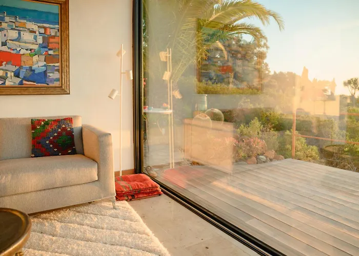 Pabellon De Miramar *